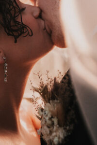 Close-up of the couple sharing a kiss